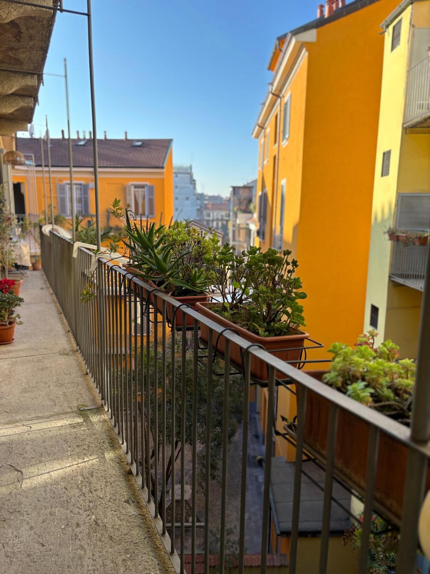 La Vecchia Milano-Les Nubles Vannucci - Il Ballatoio E Il Cortile Luaran gambar