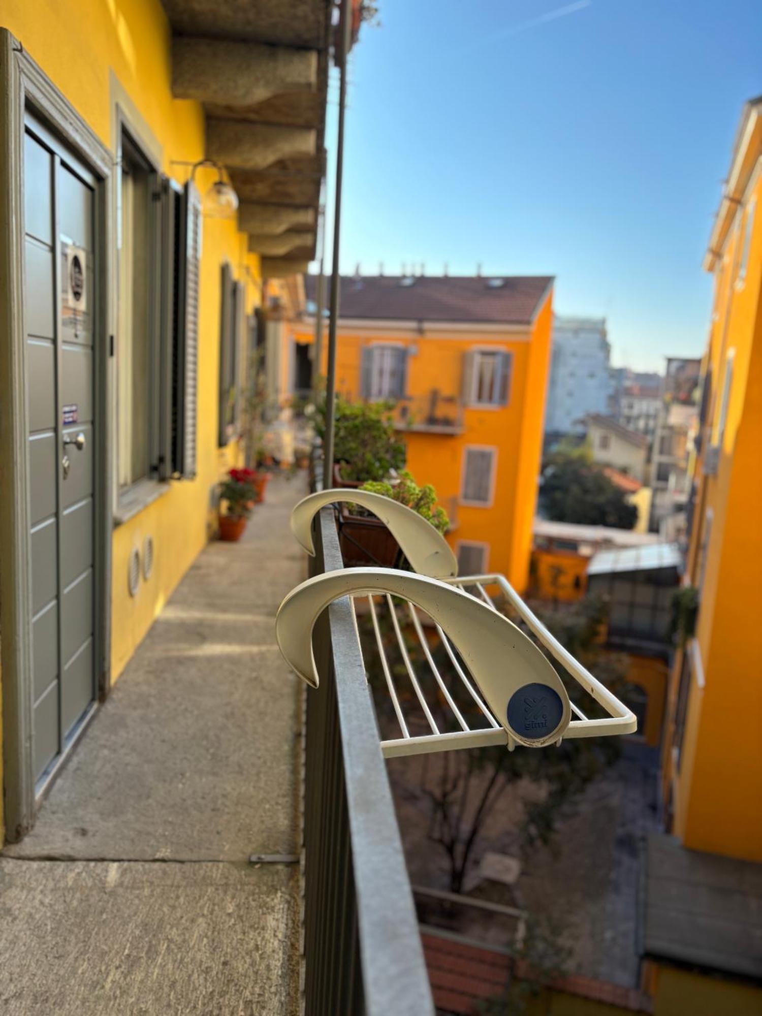 La Vecchia Milano-Les Nubles Vannucci - Il Ballatoio E Il Cortile Luaran gambar