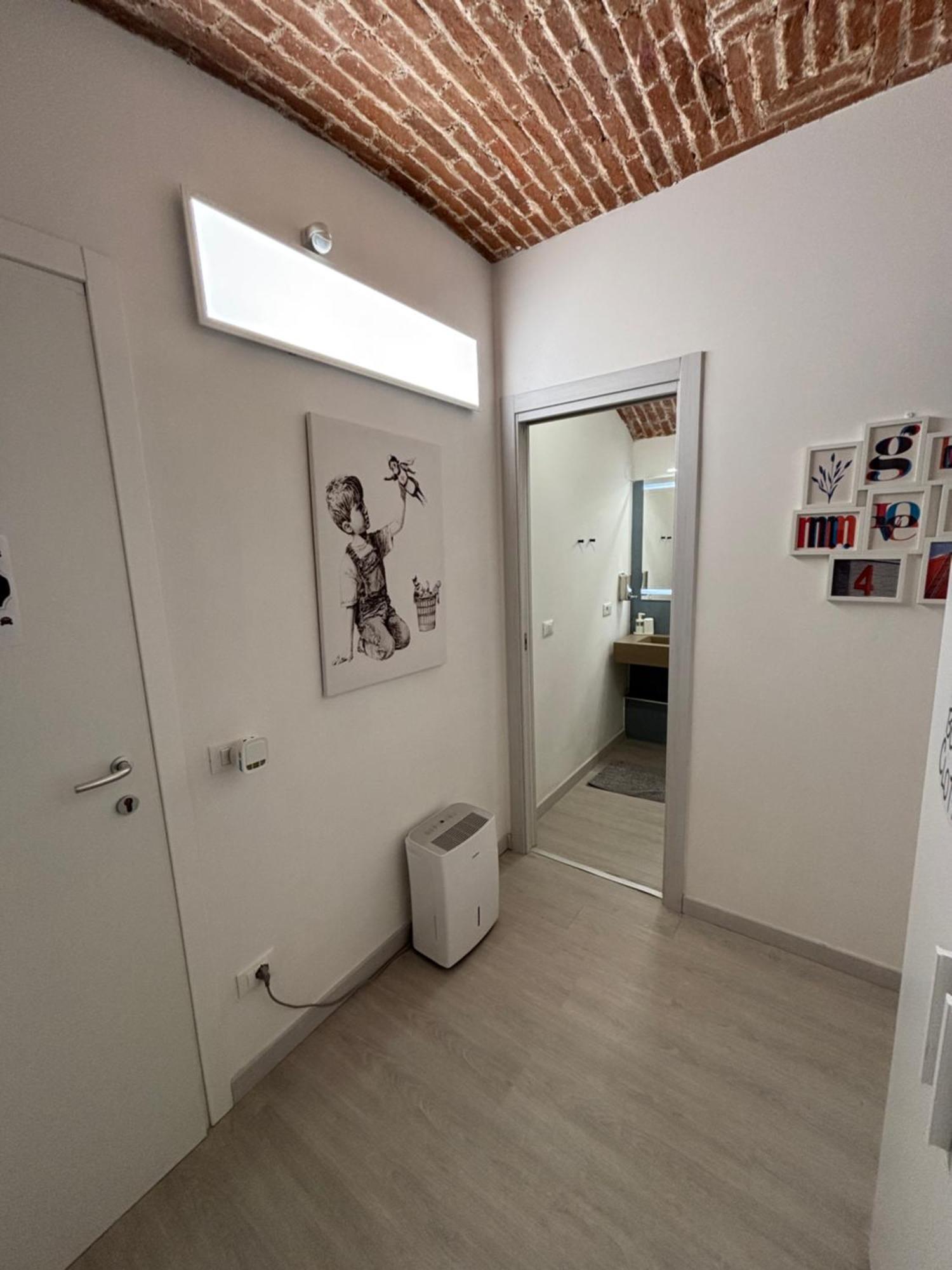 La Vecchia Milano-Les Nubles Vannucci - Il Ballatoio E Il Cortile Luaran gambar