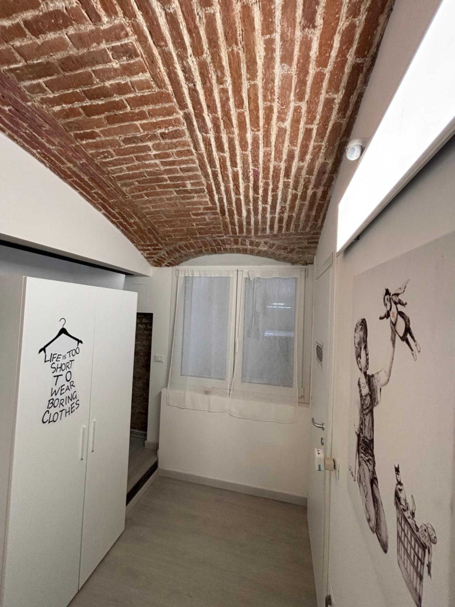 La Vecchia Milano-Les Nubles Vannucci - Il Ballatoio E Il Cortile Luaran gambar